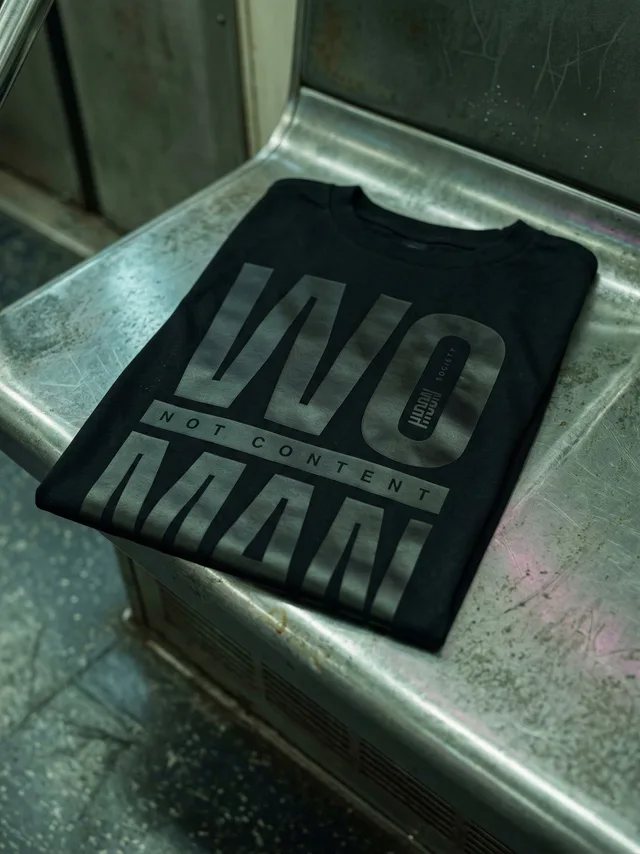 Folded No Comment T-shirt on brushed metal